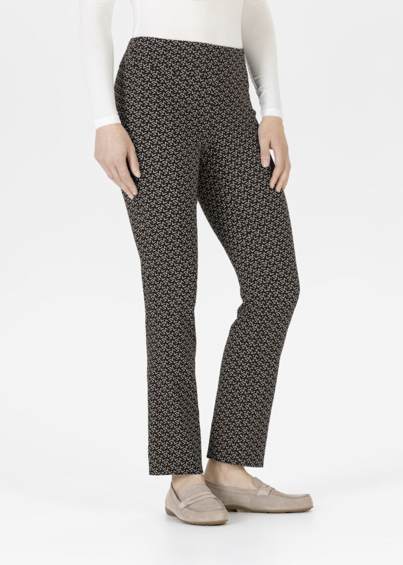 Pantalón negro con dibujo beige