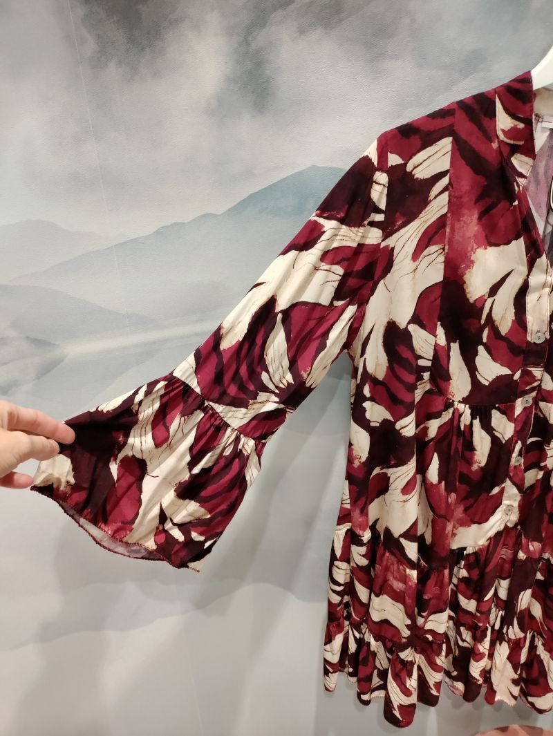 Vestido de flores granates - Imagen 3