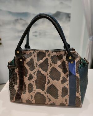 Bolso de piel tipo serpiente