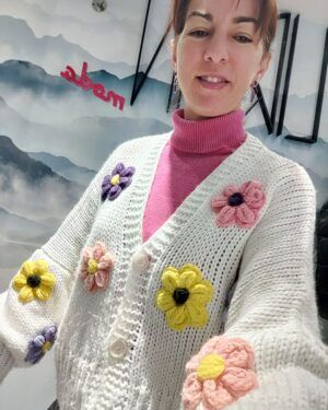 Chaqueta blanca con flores oversize