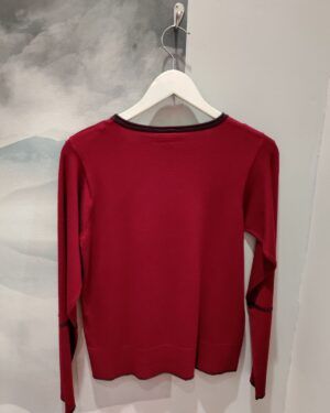 Jersey cuello caja color cereza