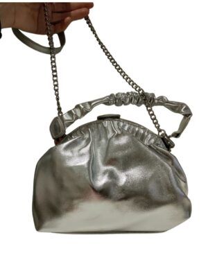 Bolso plateado coqueto