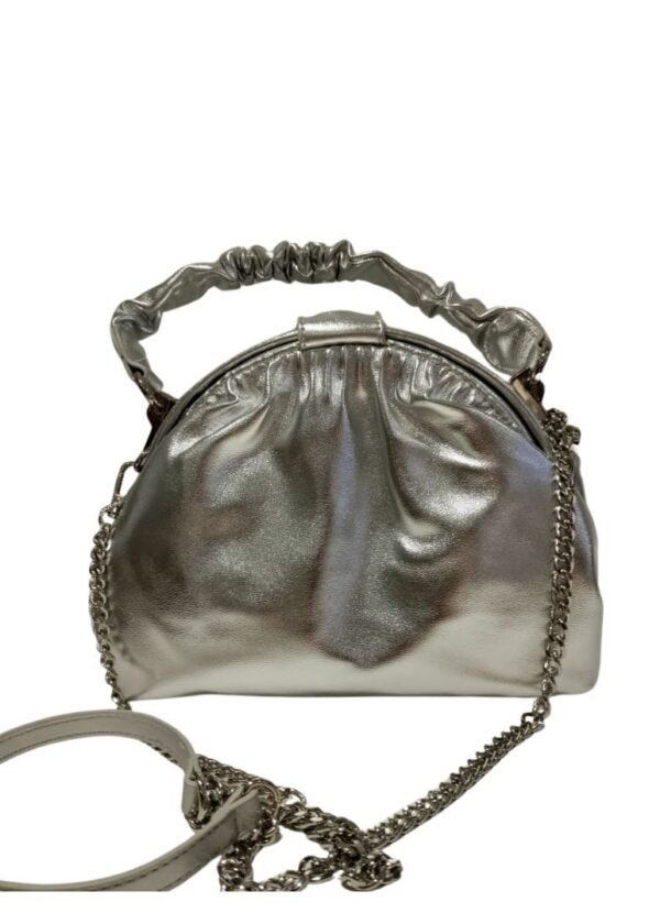 Bolso plateado coqueto