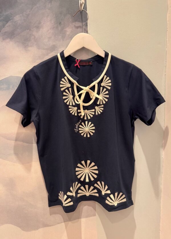Camiseta azul marino con mandala blanco Lolitas