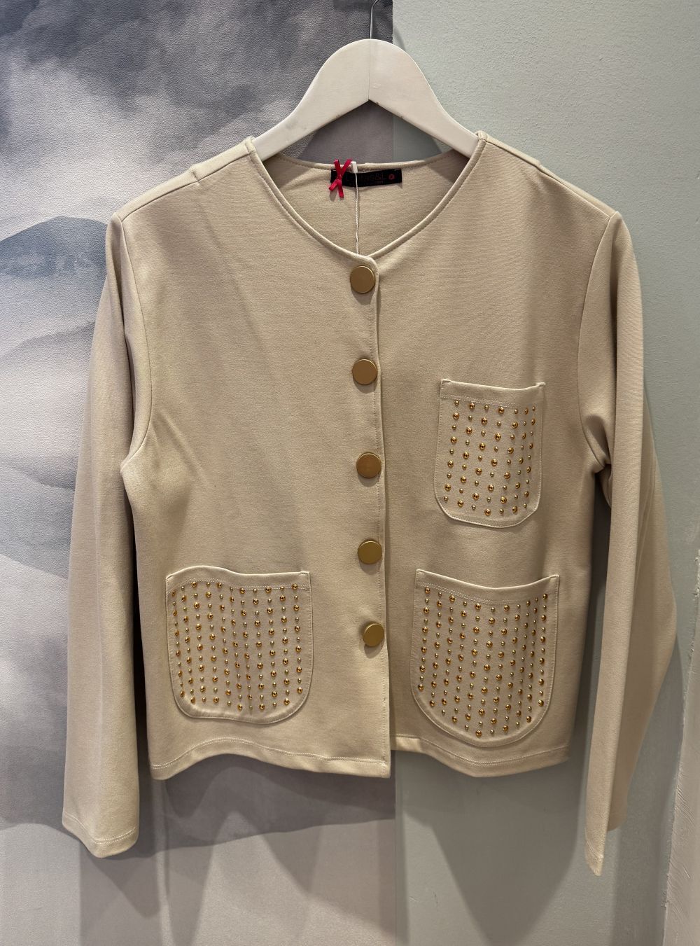 Chaqueta beige con brillis en bolsillos de Lolitas