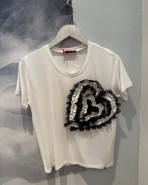 Camiseta blanca con corazón bordado Lolitas