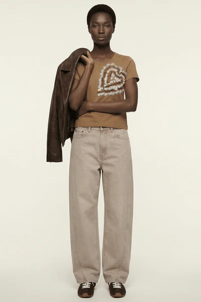 Camiseta marrón con corazón bordado Lolitas - Imagen 3