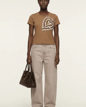 Camiseta marrón con corazón bordado Lolitas