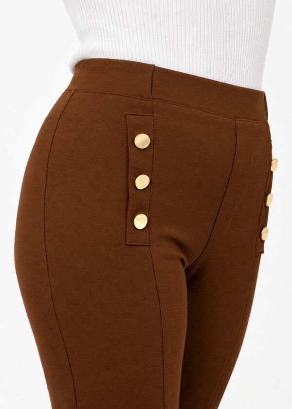 Pantalón marrón botones