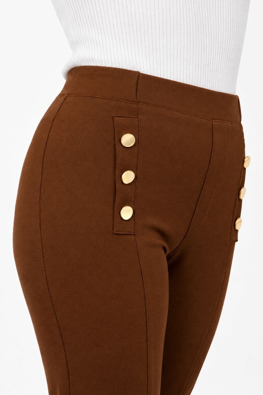 Pantalón marrón botones